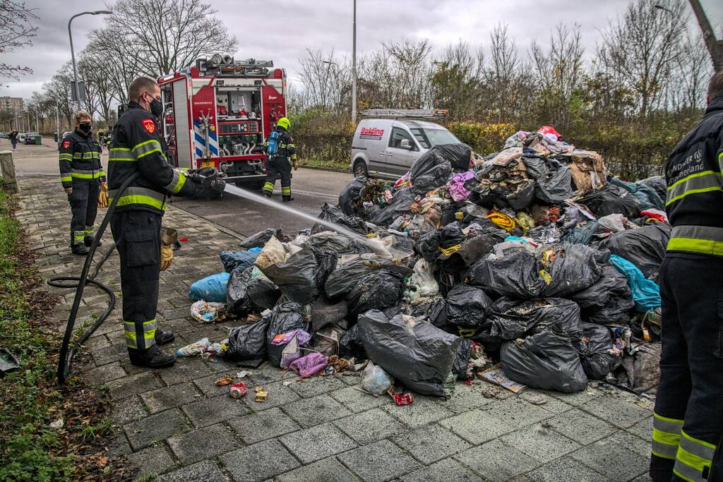 Brand in vuilniswagen snel geblust