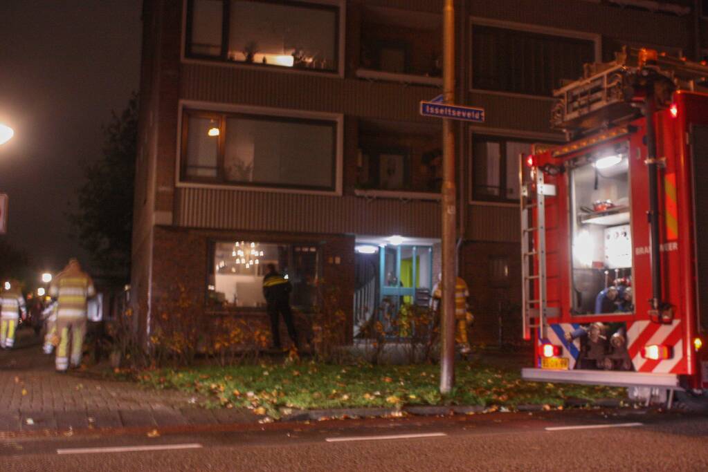 Onderzoek naar mogelijk brand in portiek