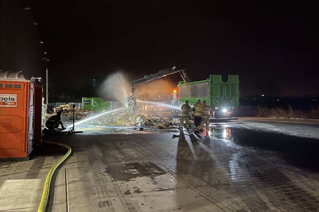 Forse buitenbrand bij bedrijfspand