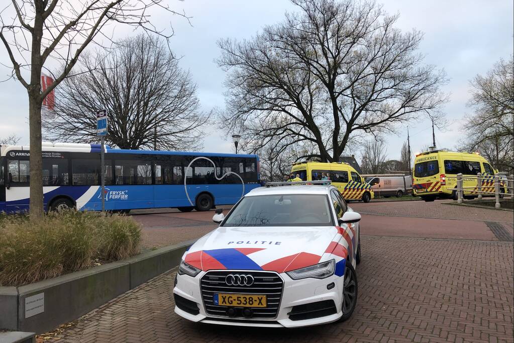 Twee gewonden bij verkeersongeval met stadsbus