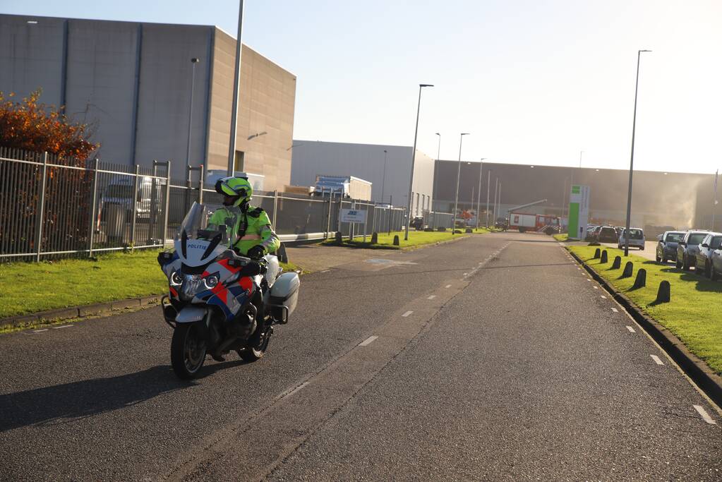Brand in bedrijfsverzamelgebouw op Distripark Doelwijk
