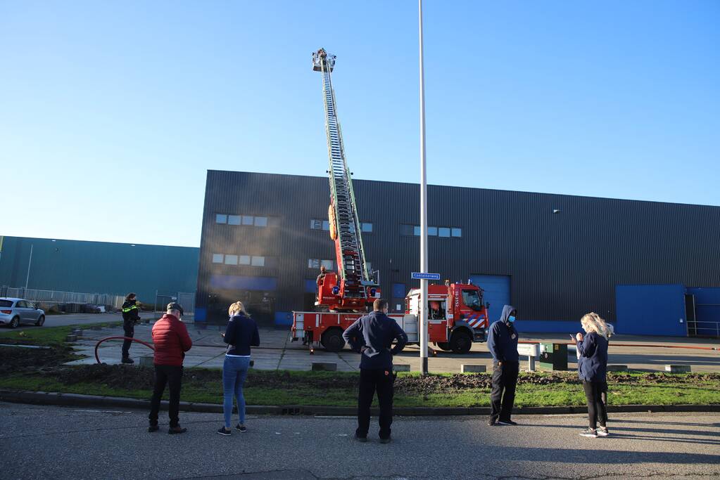 Brand in bedrijfsverzamelgebouw op Distripark Doelwijk