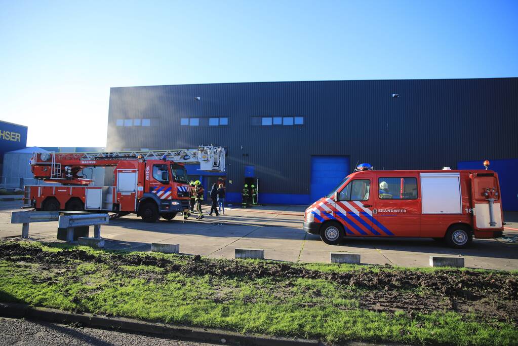 Brand in bedrijfsverzamelgebouw op Distripark Doelwijk