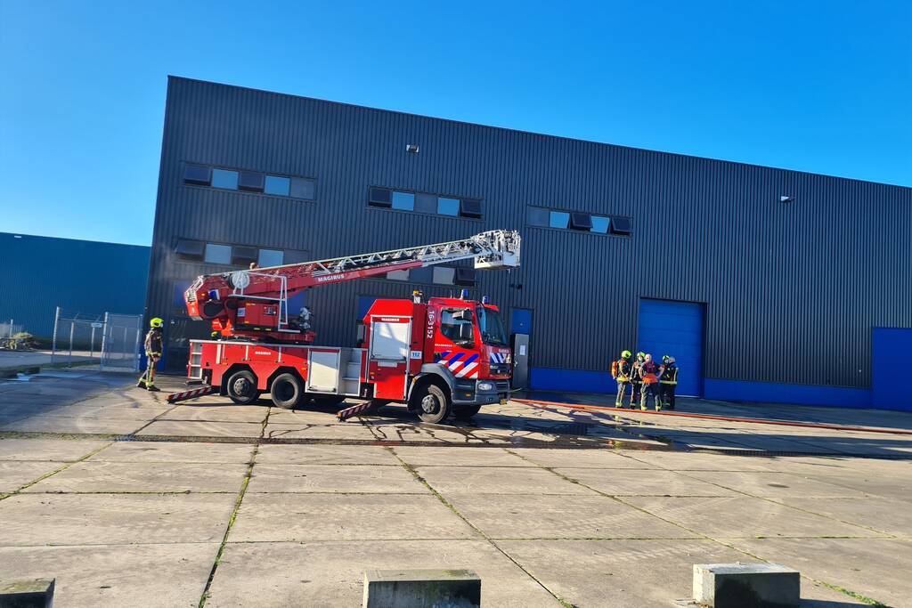 Brand in bedrijfsverzamelgebouw op Distripark Doelwijk