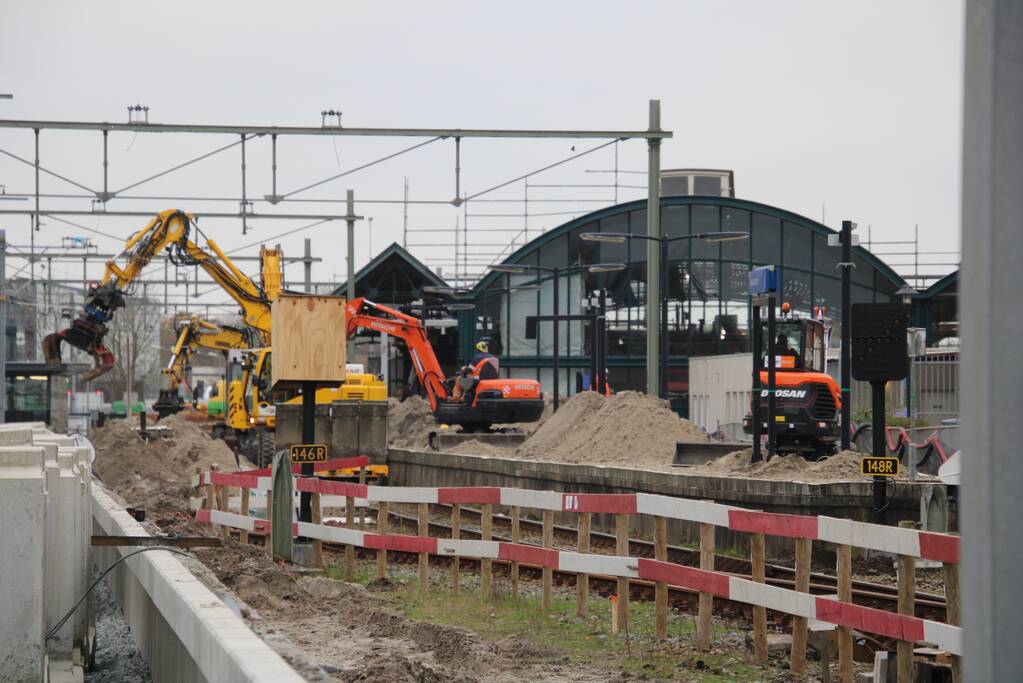 Werkzaamheden verlenging perron voor project Extra Sneltrein