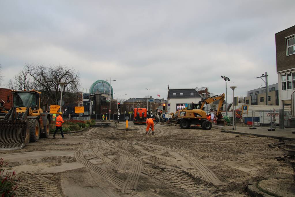 Werkzaamheden verlenging perron voor project Extra Sneltrein