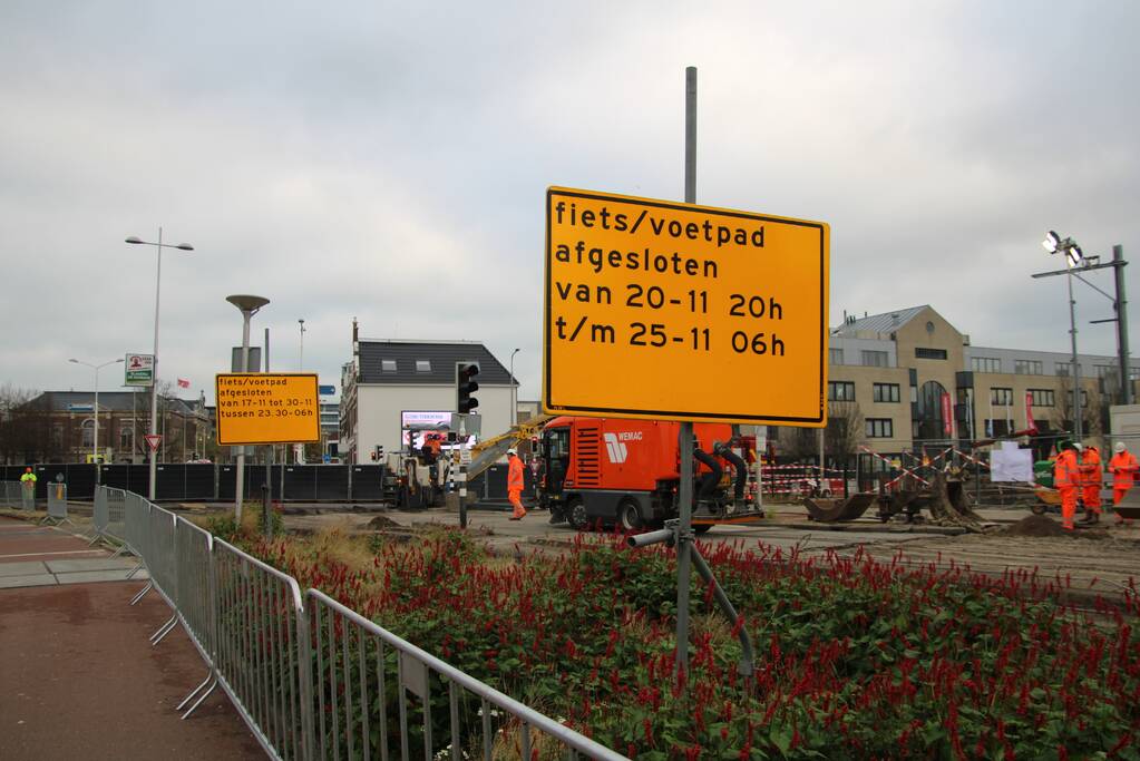 Werkzaamheden verlenging perron voor project Extra Sneltrein