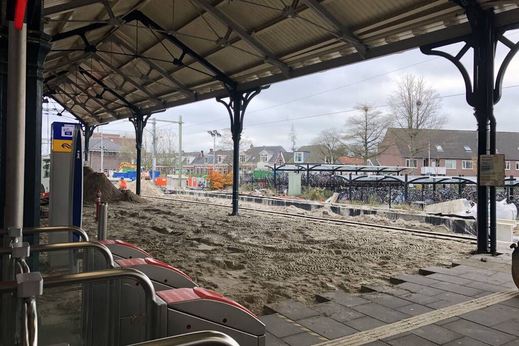 Werkzaamheden verlenging perron voor project Extra Sneltrein