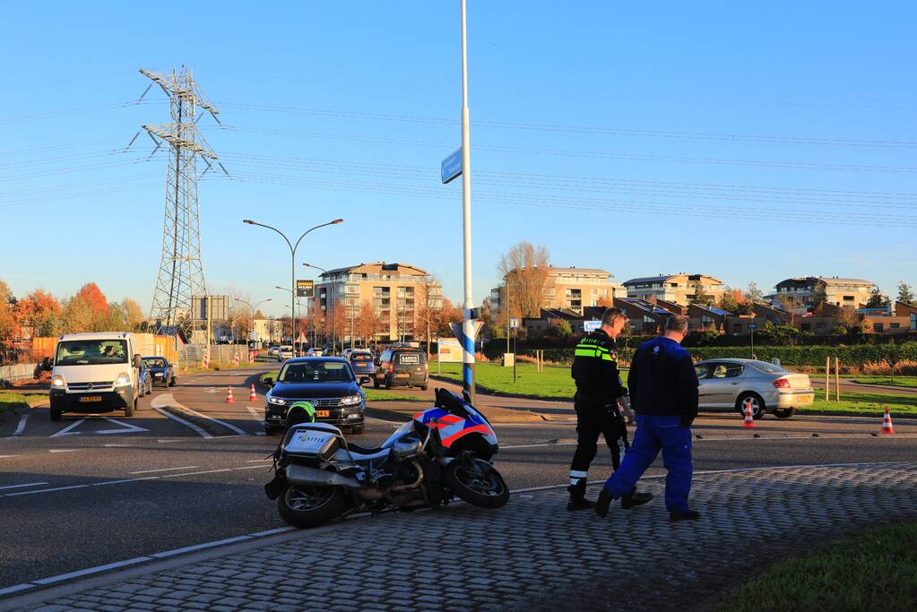 Motoragent aangereden door auto