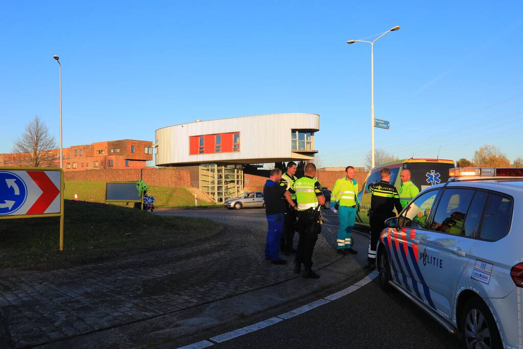 Motoragent aangereden door auto