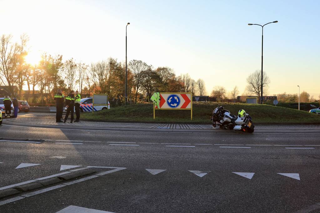 Motoragent aangereden door auto