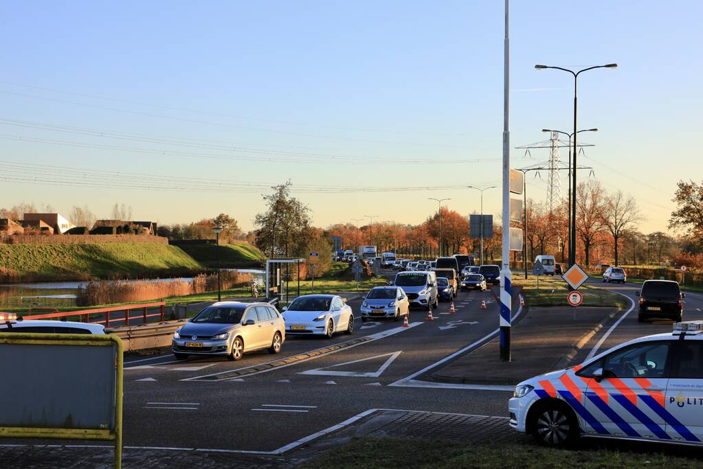 Motoragent aangereden door auto