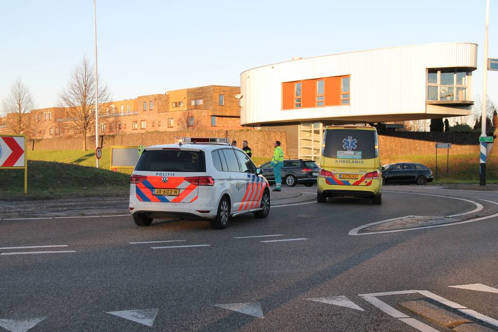 Motoragent aangereden door auto