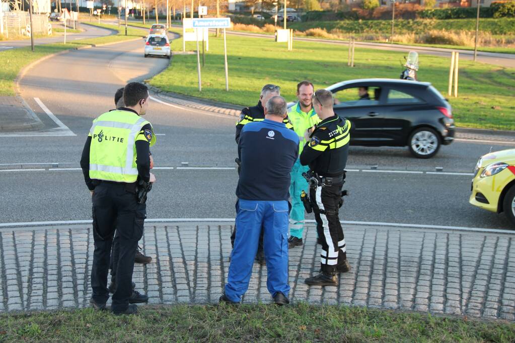 Motoragent aangereden door auto