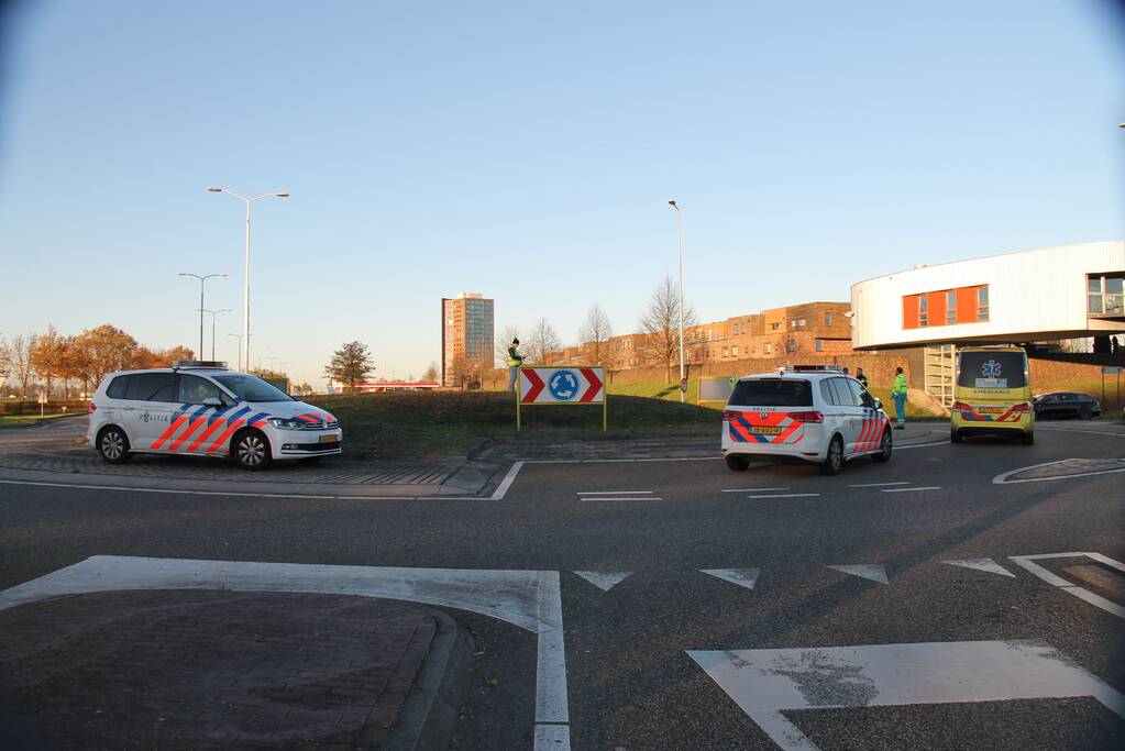 Motoragent aangereden door auto