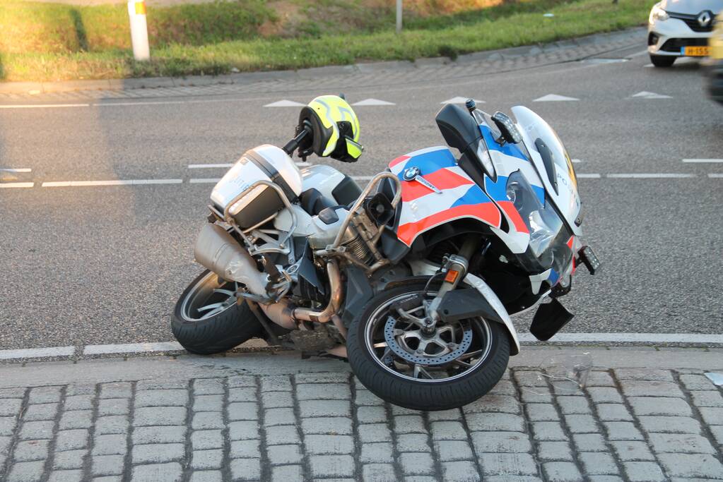 Motoragent aangereden door auto