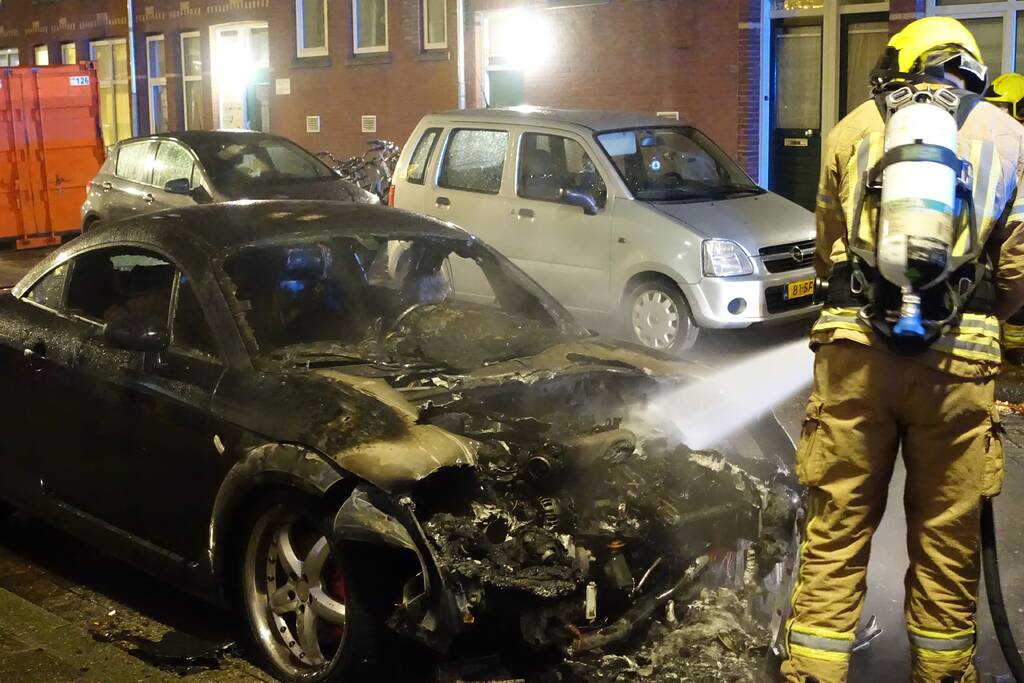 Auto volledig verwoest door brand