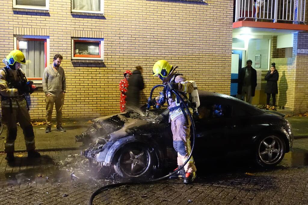 Auto volledig verwoest door brand