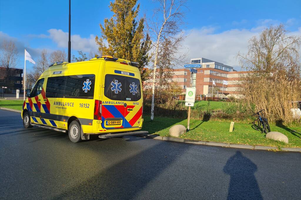 Auto belandt in bosschage na aanrijding