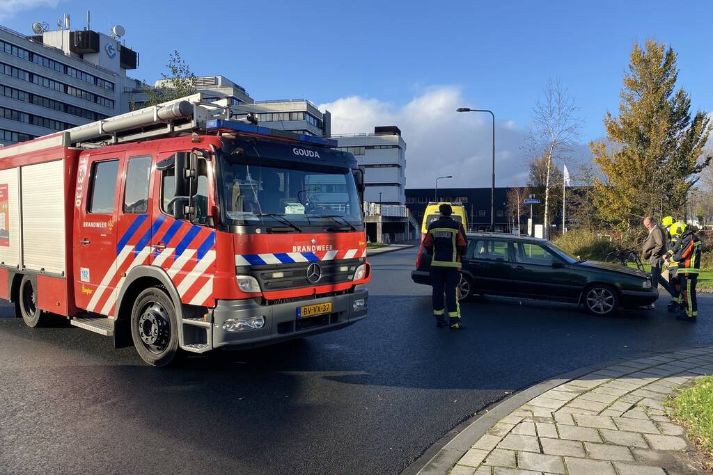 Auto belandt in bosschage na aanrijding
