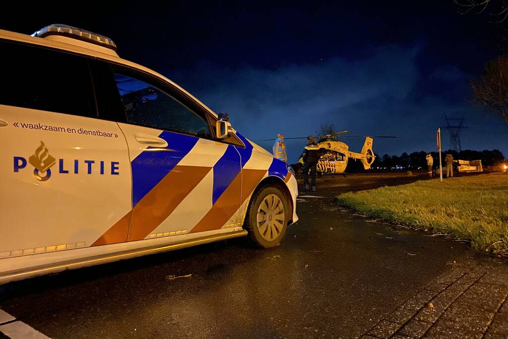Traumahelikopter landt voor overplaatsing coronapatient