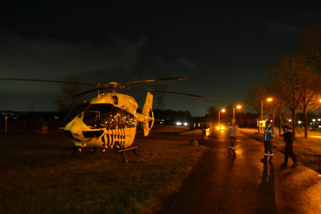 Traumahelikopter landt voor overplaatsing coronapatient