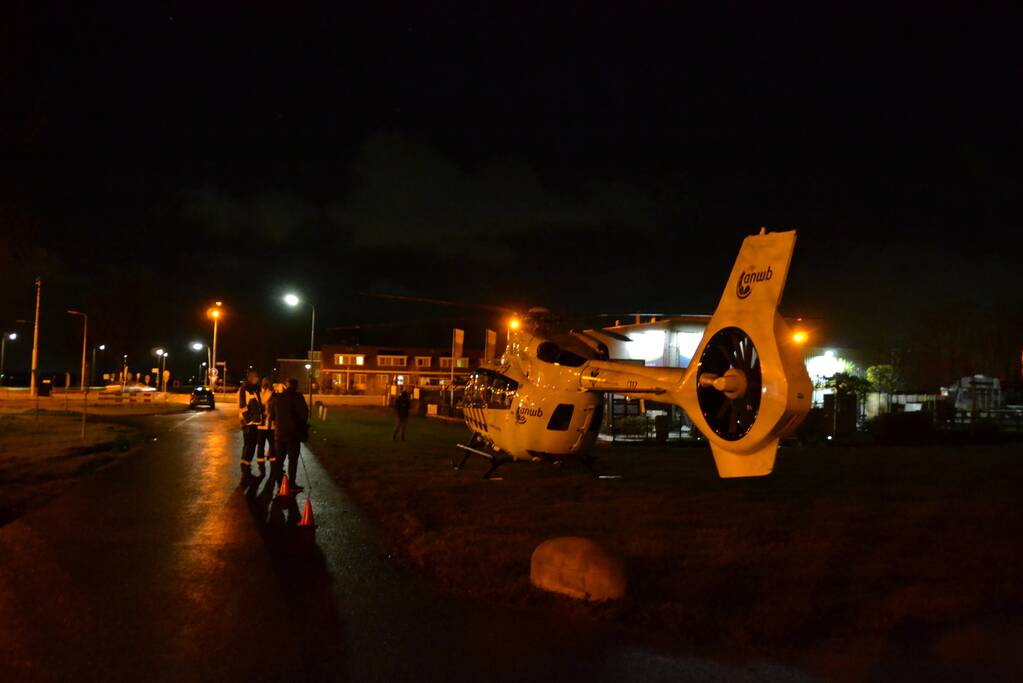 Traumahelikopter landt voor overplaatsing coronapatient
