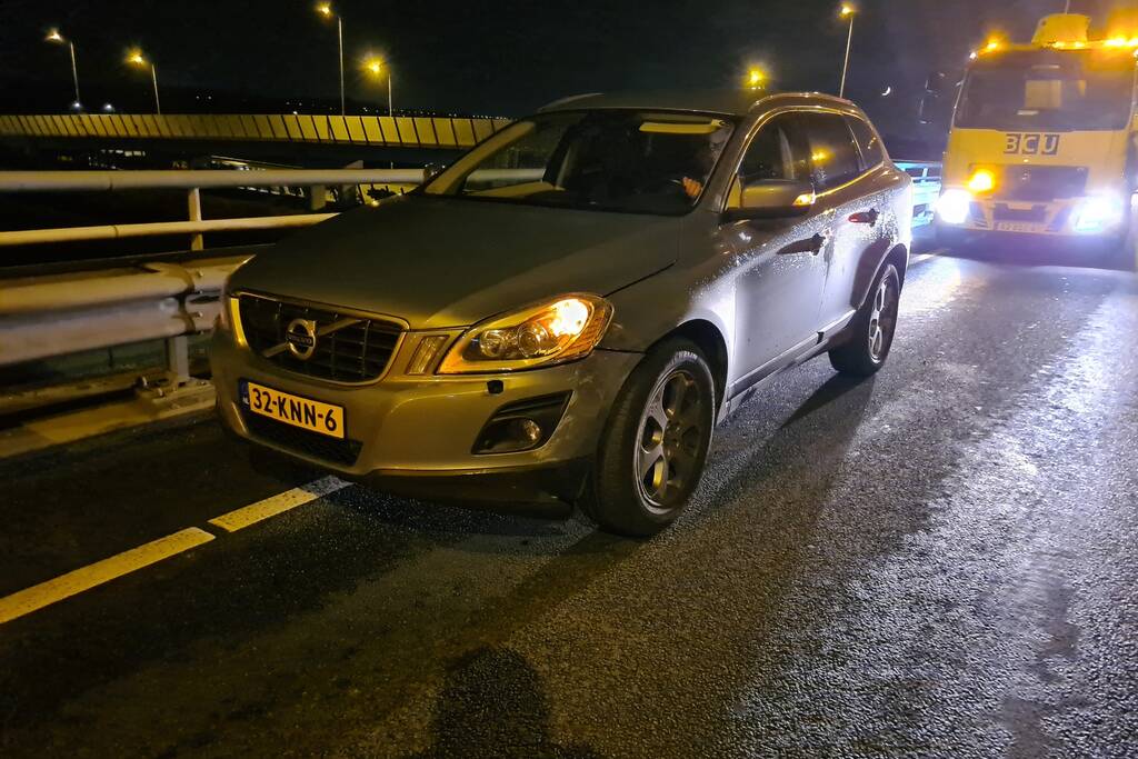 Schade na botsing tussen twee voertuigen