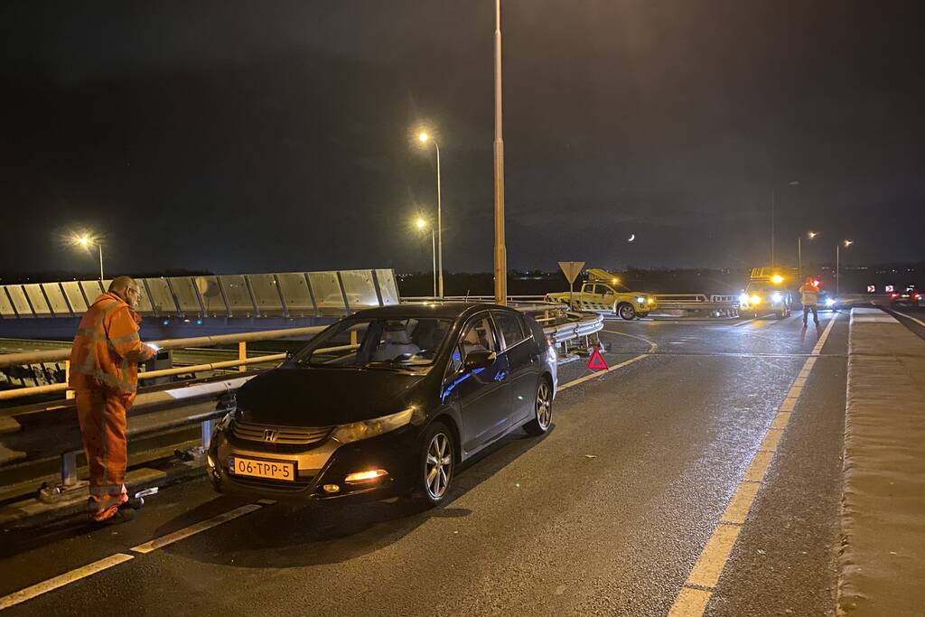 Schade na botsing tussen twee voertuigen