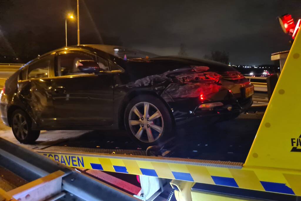 Schade na botsing tussen twee voertuigen