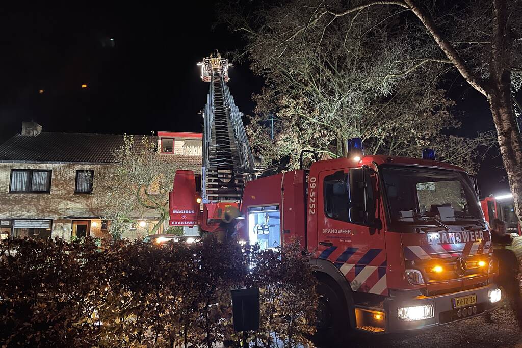 Brand in schoorsteen van woning