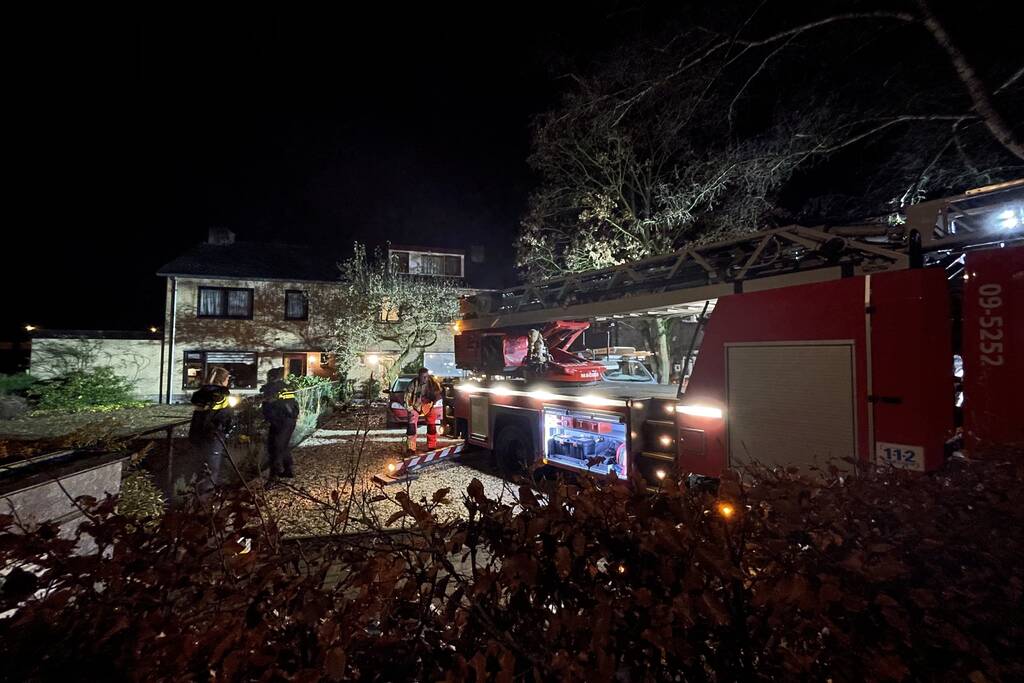 Brand in schoorsteen van woning