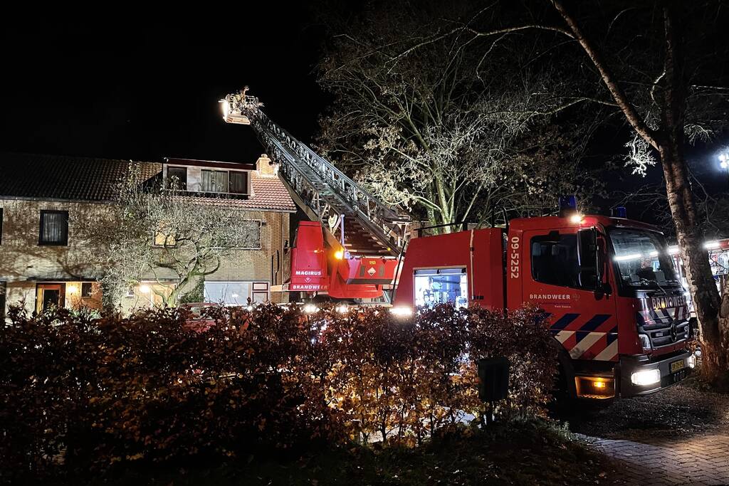 Brand in schoorsteen van woning