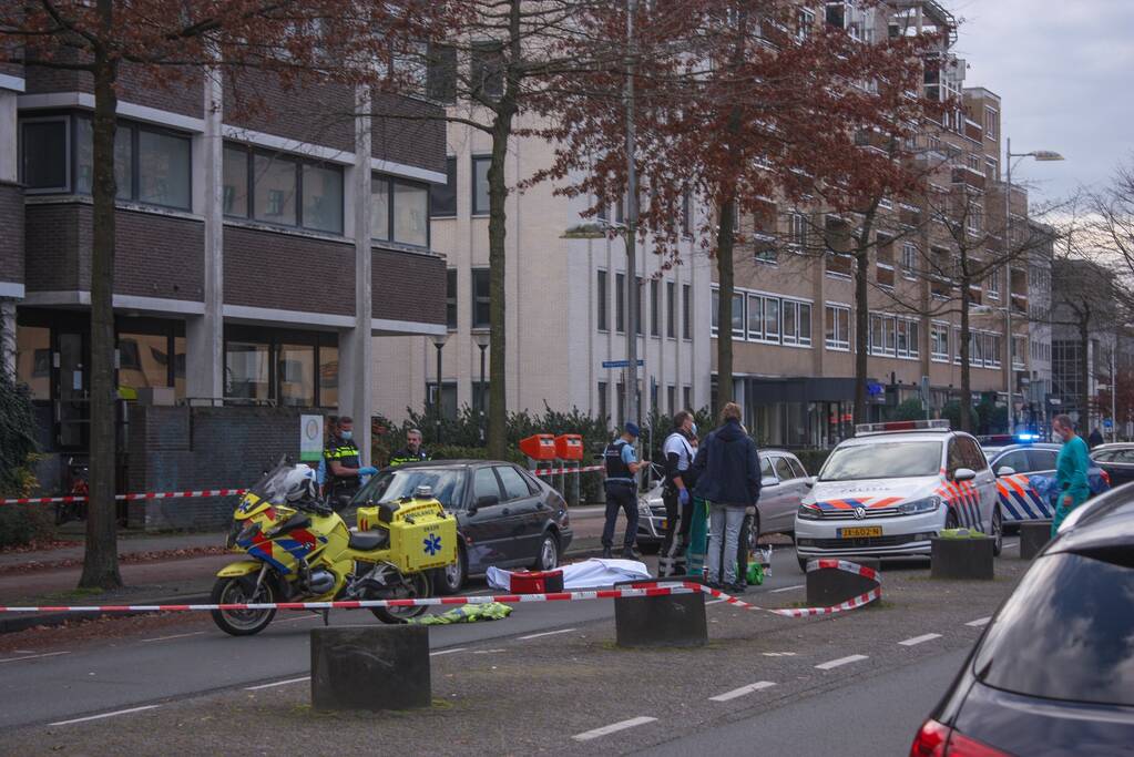 Persoon overleden in auto aangetroffen