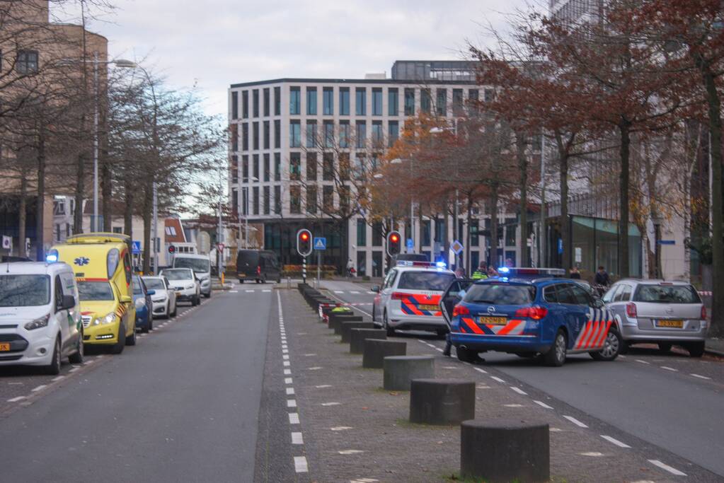 Persoon overleden in auto aangetroffen