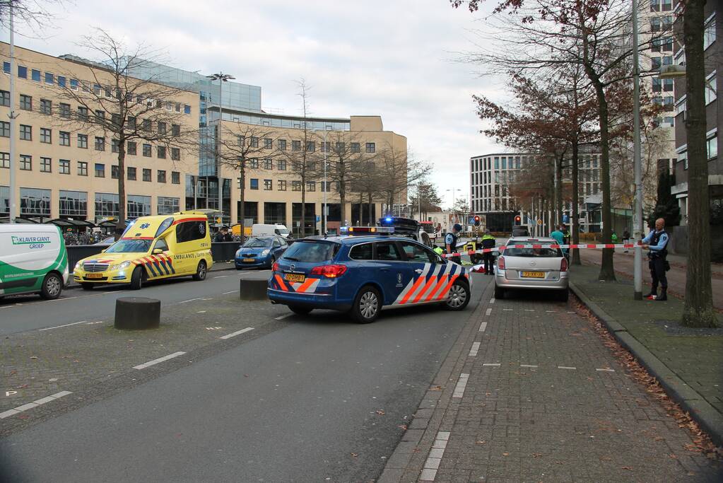 Persoon overleden in auto aangetroffen