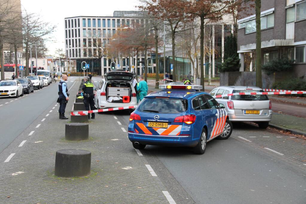 Persoon overleden in auto aangetroffen