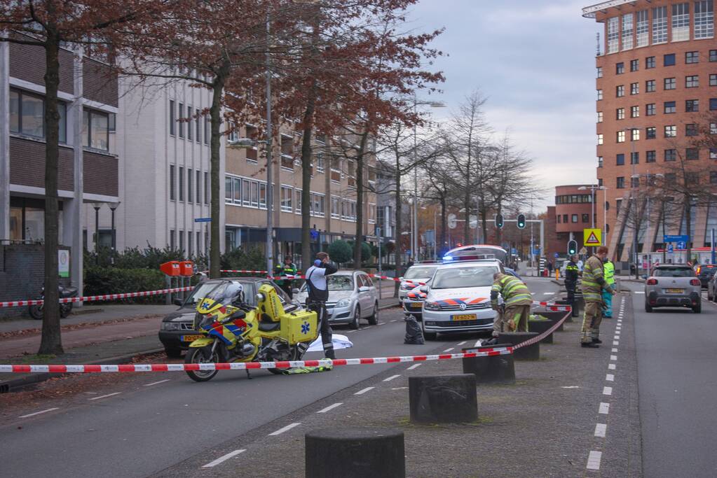 Persoon overleden in auto aangetroffen