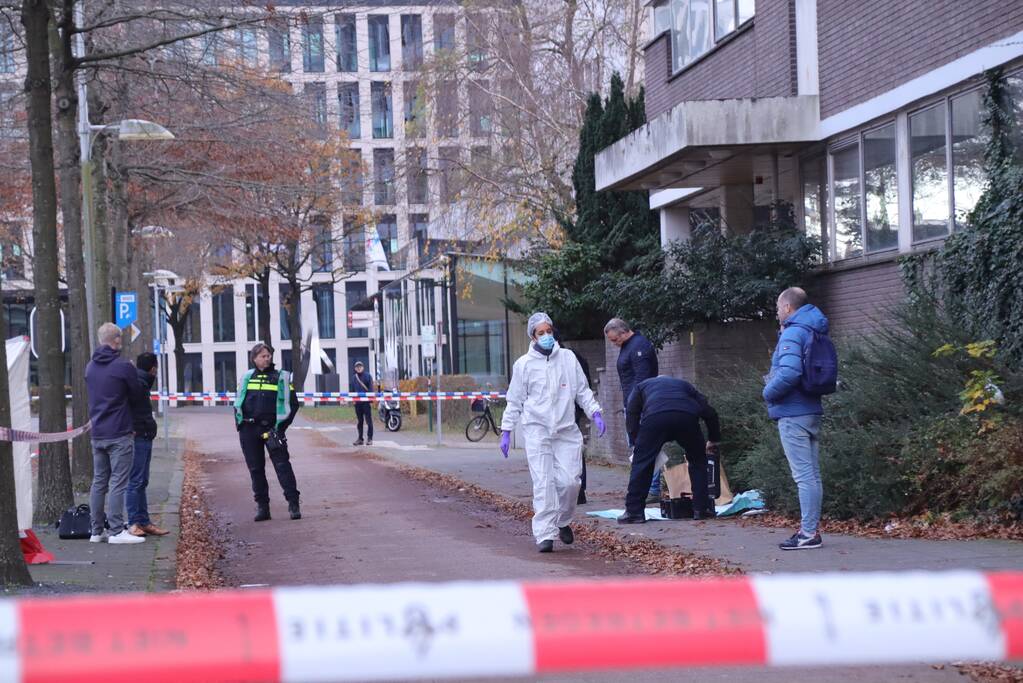 Persoon overleden in auto aangetroffen