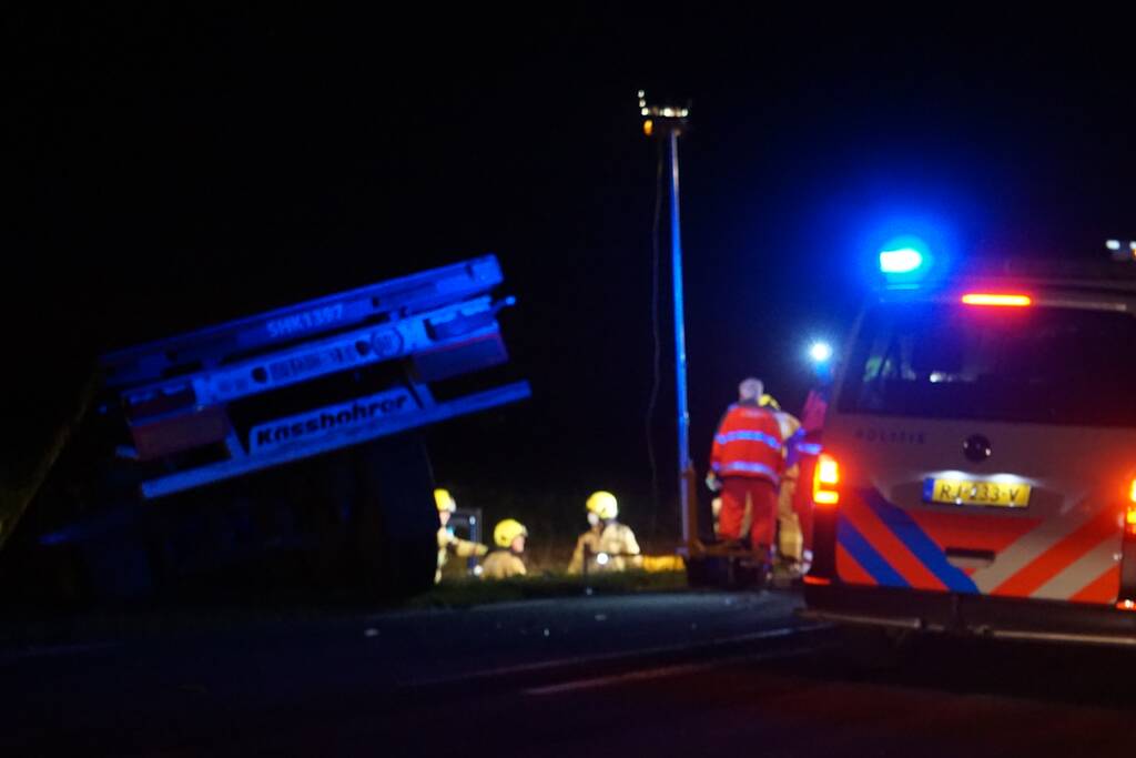 Zeer ernstig ongeval tussen vrachtwagen en bestelbus