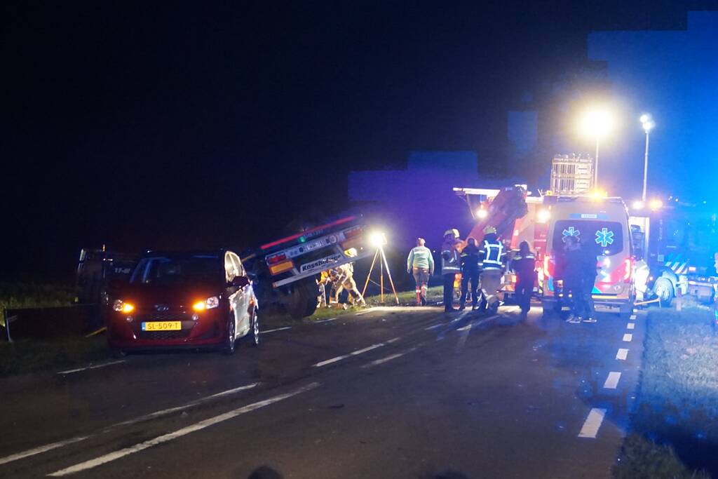 Zeer ernstig ongeval tussen vrachtwagen en bestelbus