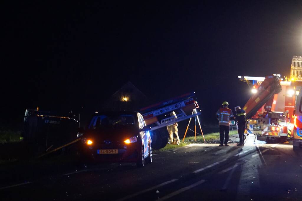 Zeer ernstig ongeval tussen vrachtwagen en bestelbus