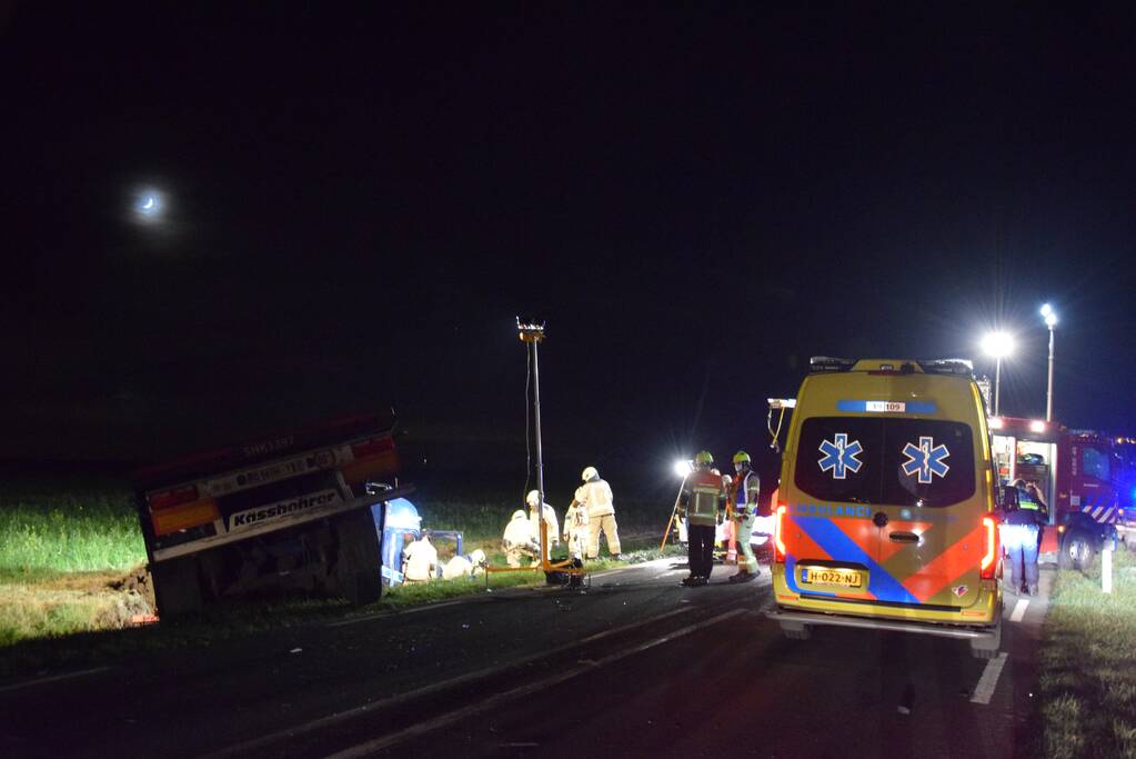 Zeer ernstig ongeval tussen vrachtwagen en bestelbus