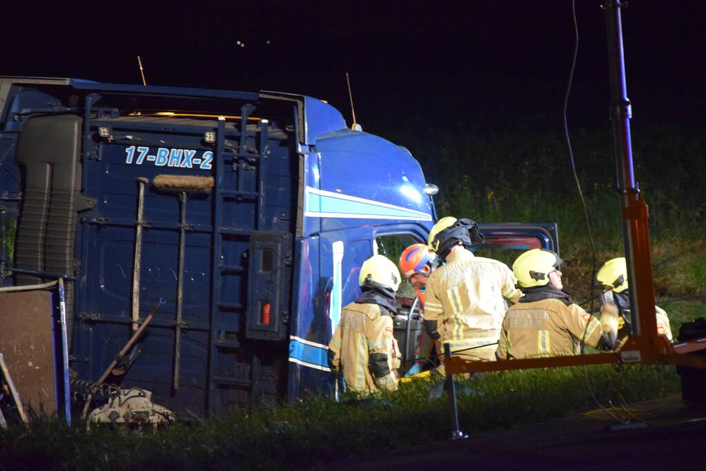Zeer ernstig ongeval tussen vrachtwagen en bestelbus