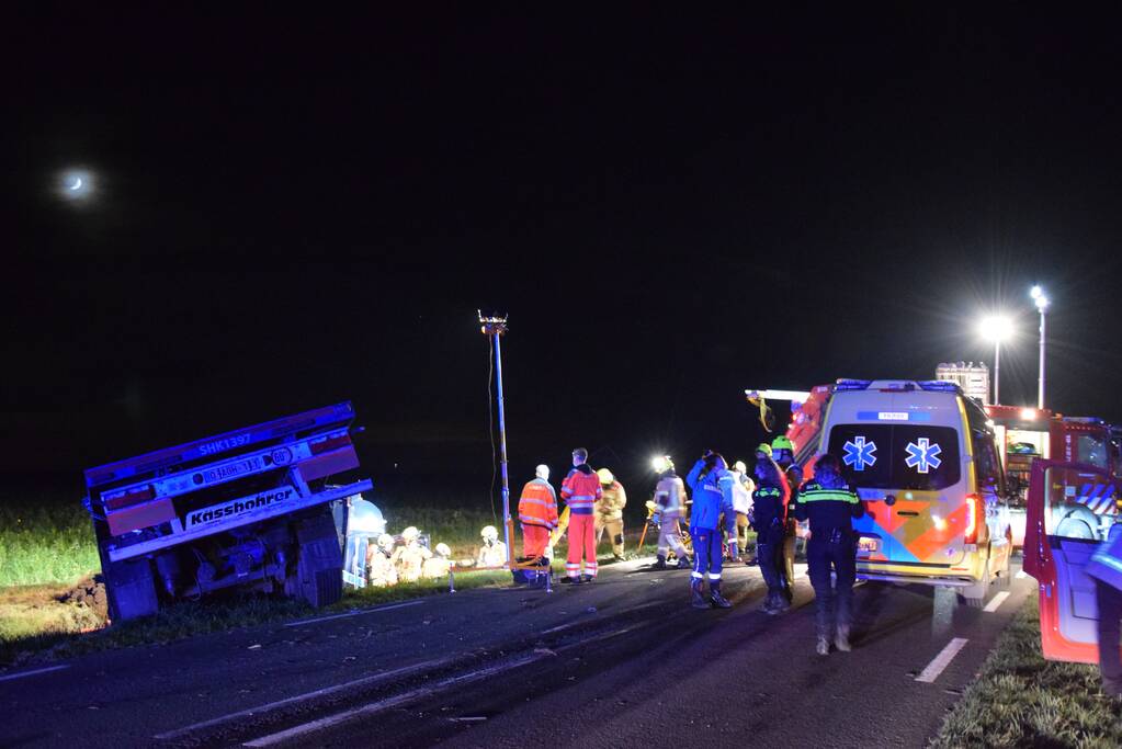 Zeer ernstig ongeval tussen vrachtwagen en bestelbus