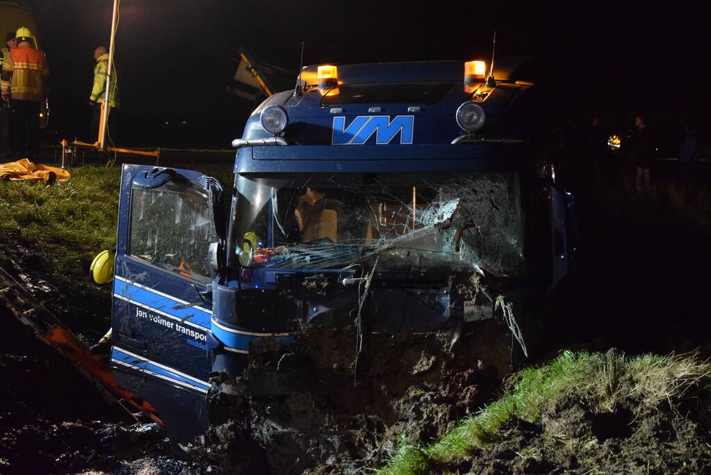 Zeer ernstig ongeval tussen vrachtwagen en bestelbus