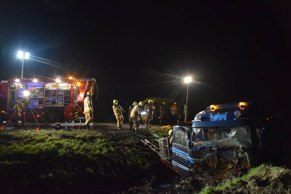 Zeer ernstig ongeval tussen vrachtwagen en bestelbus