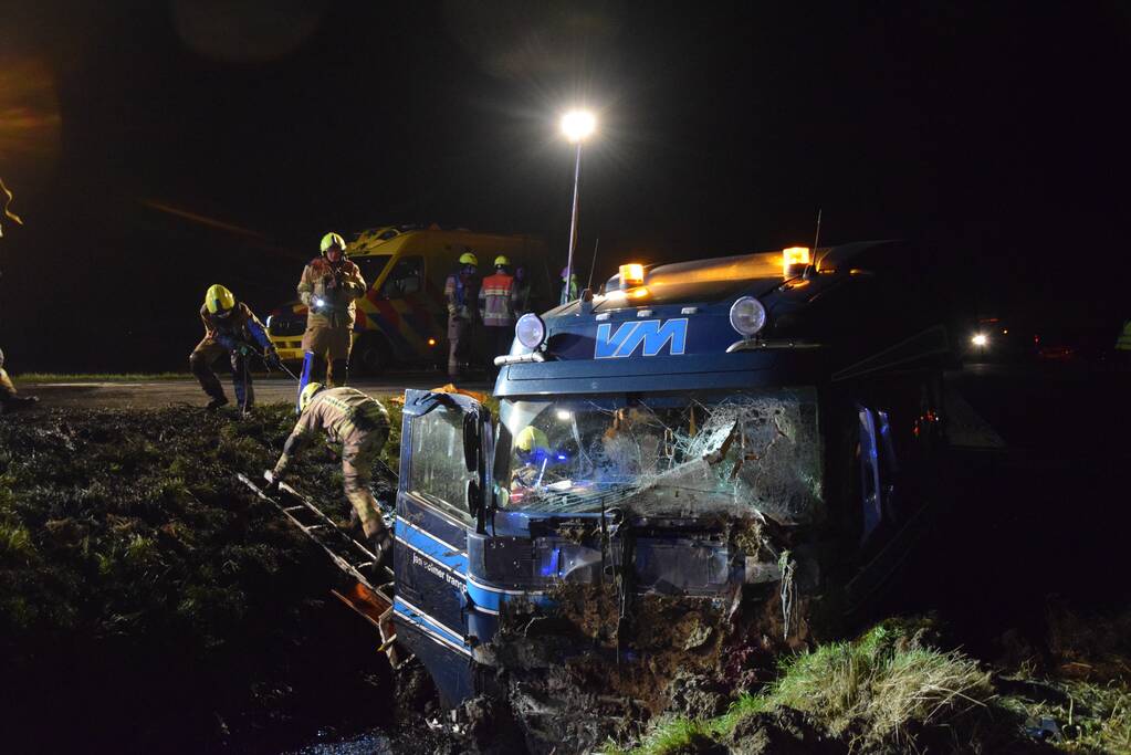Zeer ernstig ongeval tussen vrachtwagen en bestelbus