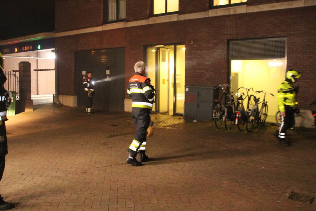 Rookontwikkeling door brand in prullenbak