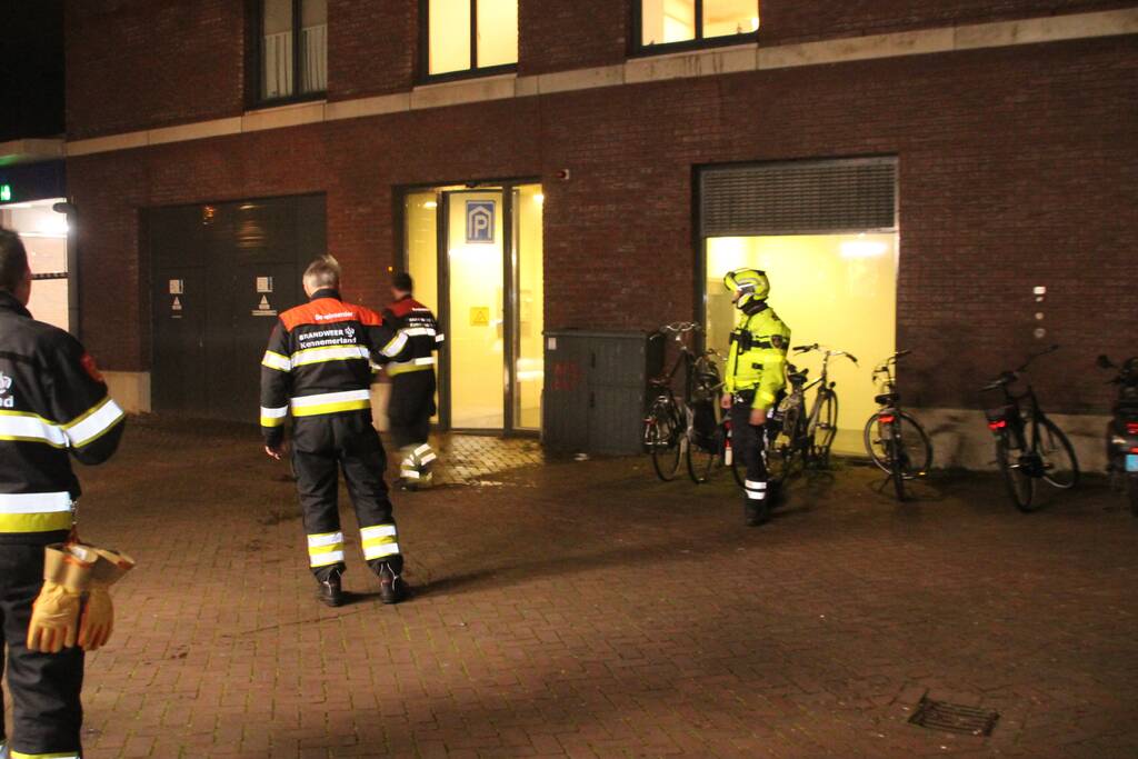 Rookontwikkeling door brand in prullenbak